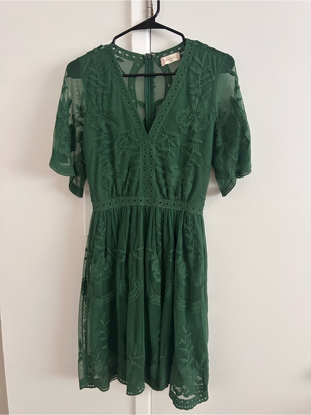 Altar’d Stare Women's Green Lace Embroidered V-Neck Dress